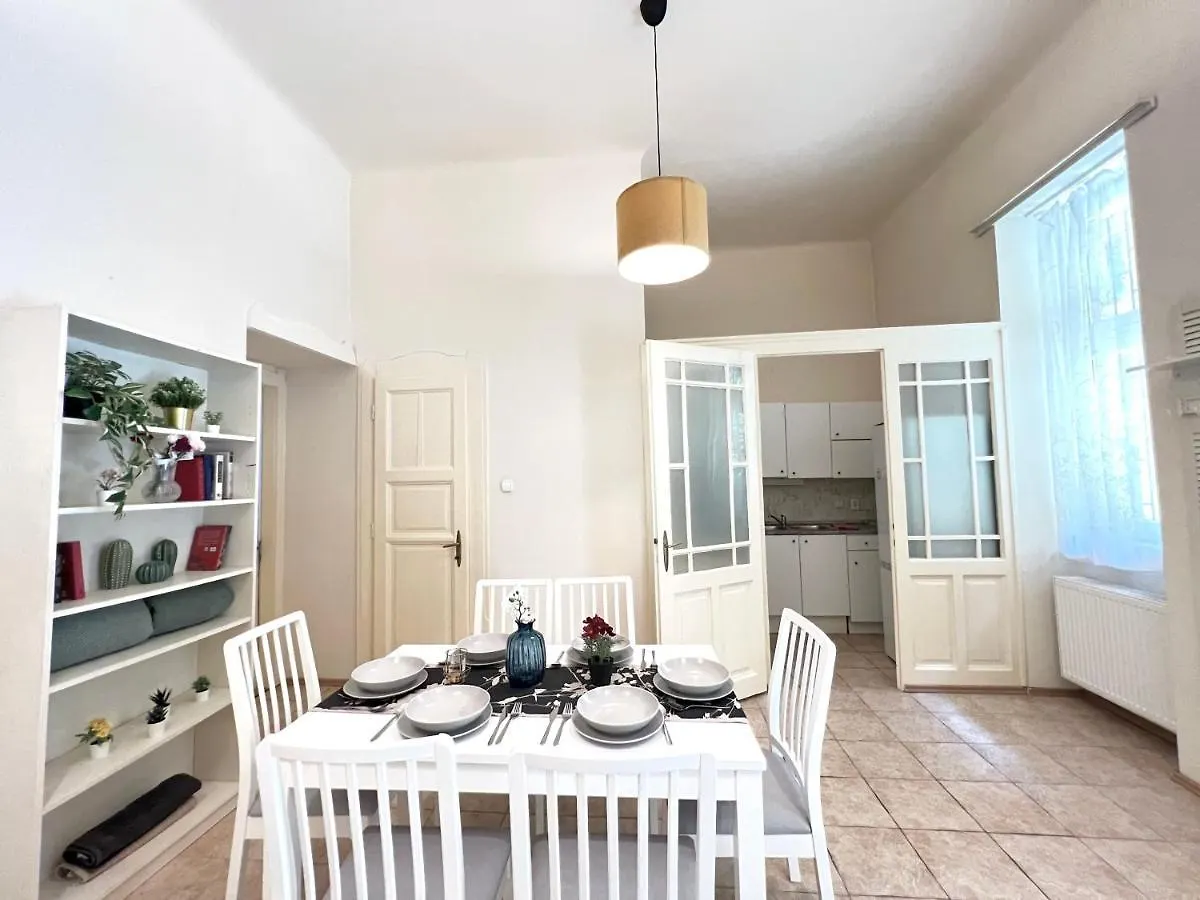 Hogyes Endre Apartment Budapest